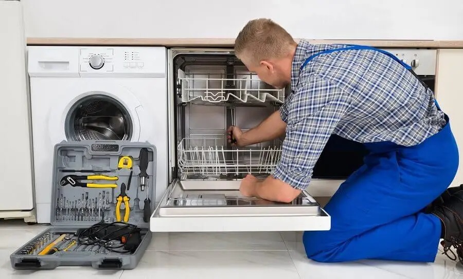 Akçakoca Maytag servisi teknisyen ekibi beyaz eşya tamiri yaparken